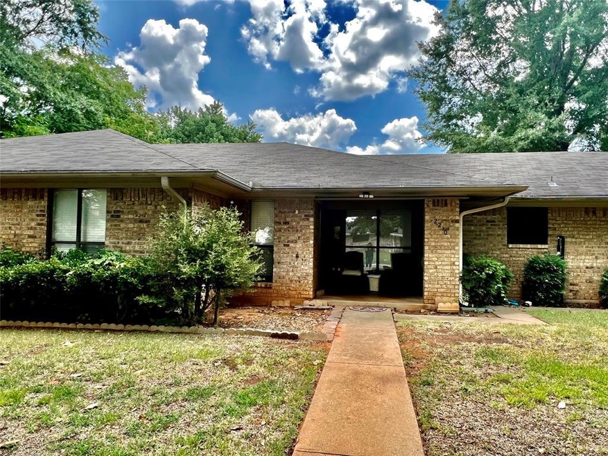 2210 Highland Park Dr, Denison, TX 75020 - photo 1