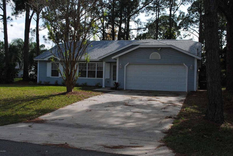 FRONT VIEW OF PROPERTY