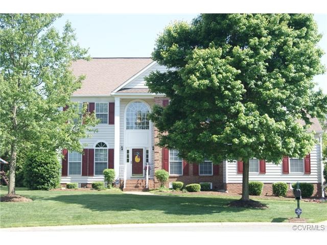 Gorgeous brick & vinyl sided home in cul de sac in