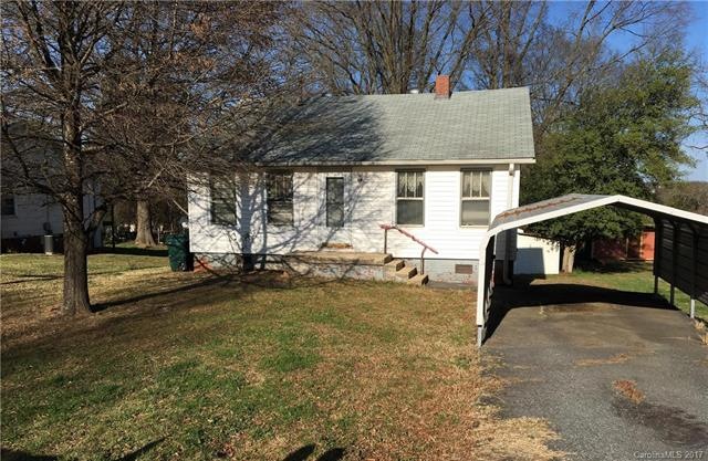 Huge Quiet Yard .  Quaint bungalow with 2 car carp