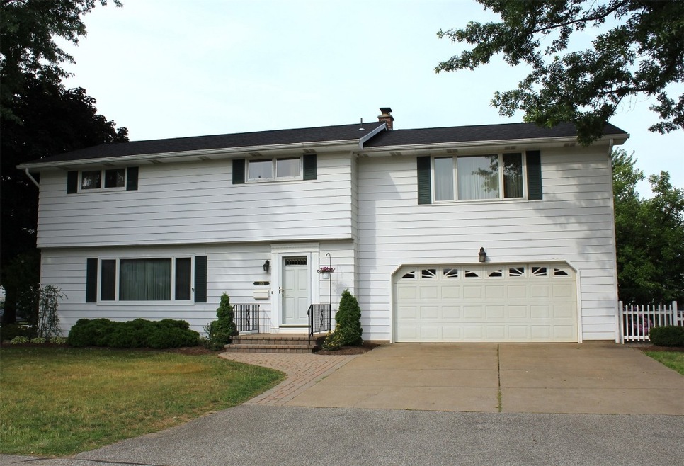 2920 Logan Dr, Erie, PA 16506 - photo 1