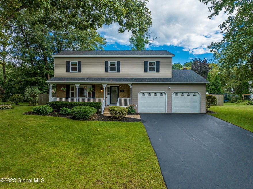 726 Downing St in Niskayuna!