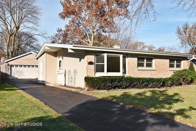 3907 Raven Ln, Rolling Meadows, IL 60008 - photo 1