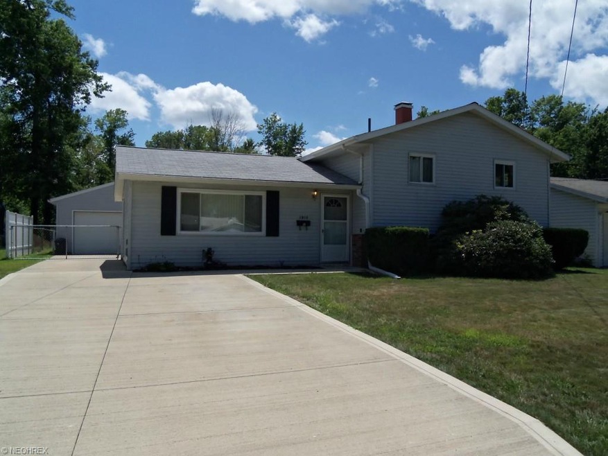 1910 E 42nd St, Lorain, OH 44055 - photo 1