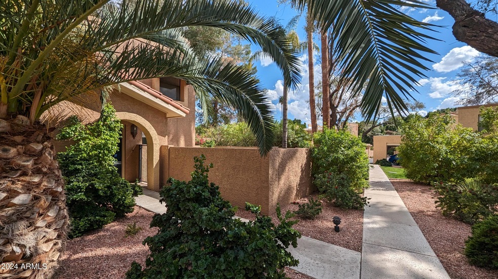 10422 N 11th Place unit 2, Phoenix, AZ 85020 - photo 1