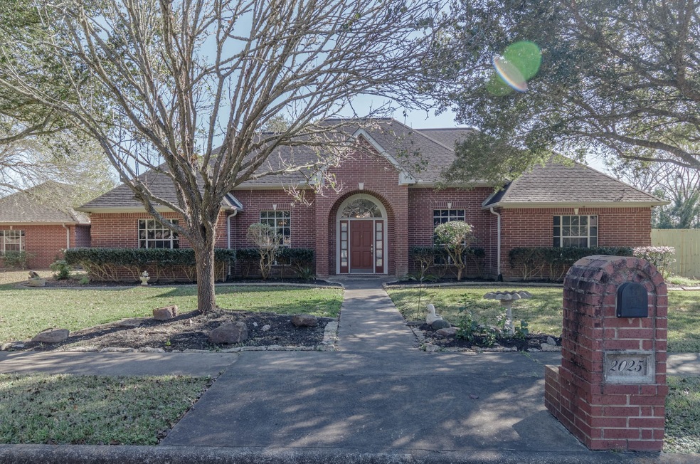 2025 Troon Dr, Alvin, TX 77511 - photo 1