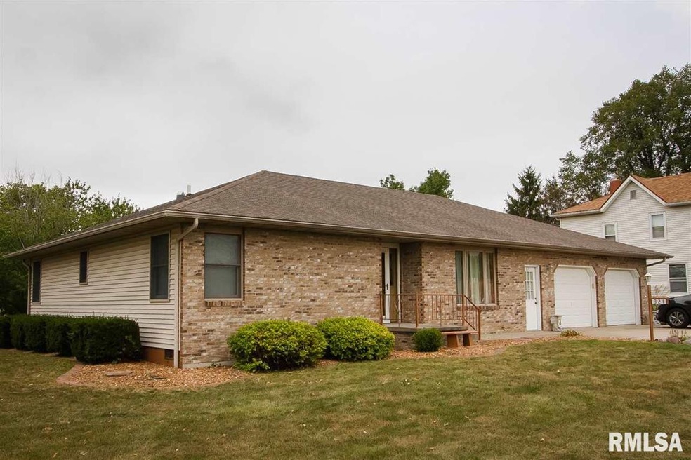 321 Home Ave, Lincoln, IL 62656 - photo 1