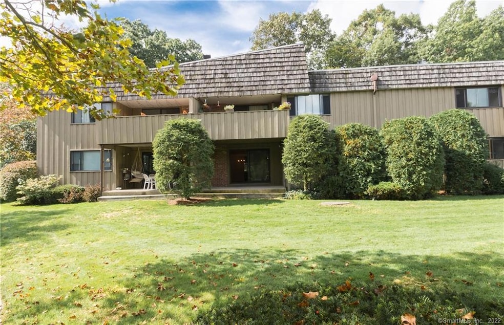 118 Gillies Ln unit 118, Norwalk, CT 06854 - photo 1