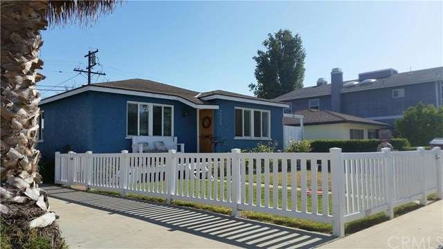 Front fenced yard
