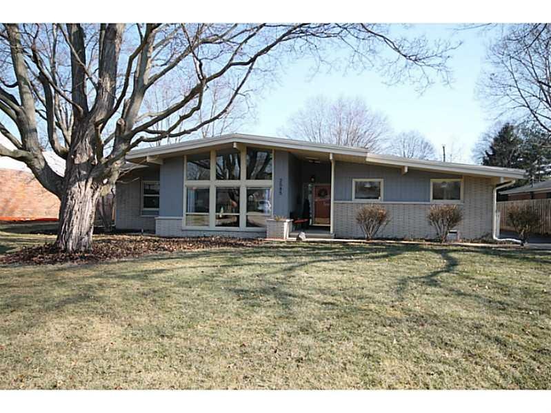 2585 Chestnut St, Columbus, IN 47201 - photo 1