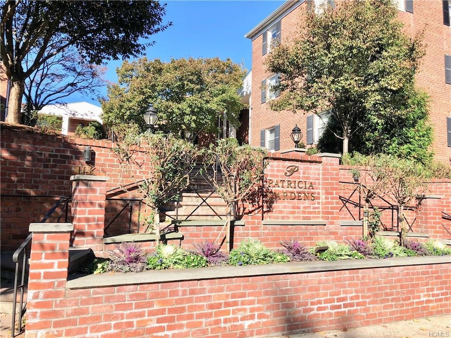 1829 Palmer Ave unit 2F, Larchmont, NY 10538 - photo 1