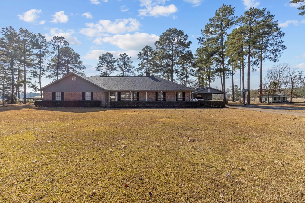 901 Roper Rd, Lufkin, TX 75904 - photo 1