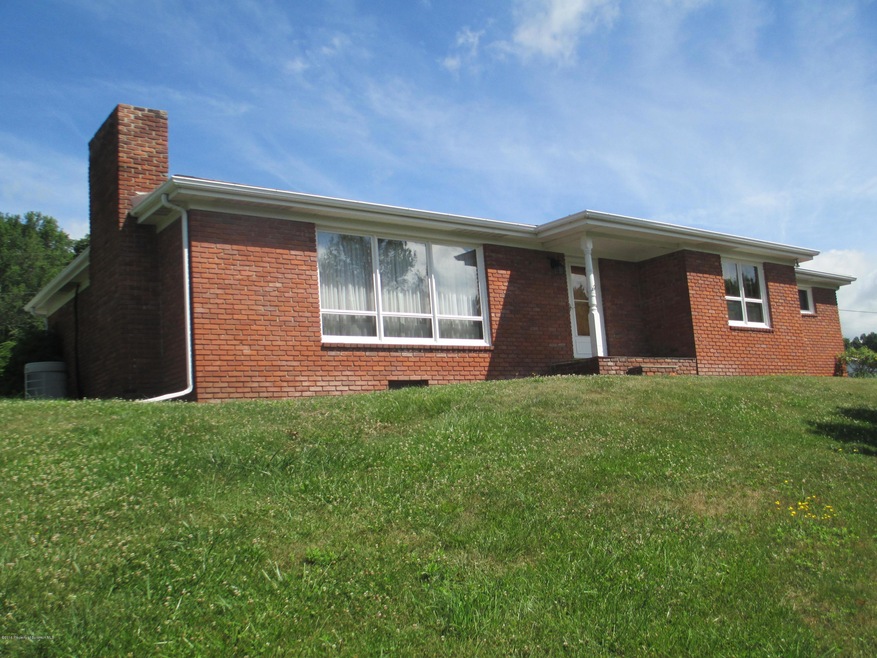 1823 Graveyard Hill Rd, Monroe Township, PA 18618 - photo 1