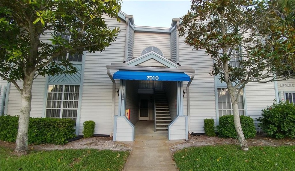 Entry to 7010 N Hwy 1 #104