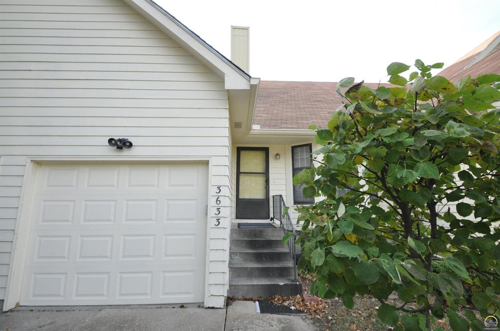 3633 SW Eveningside Dr, Topeka, KS 66614 - photo 1