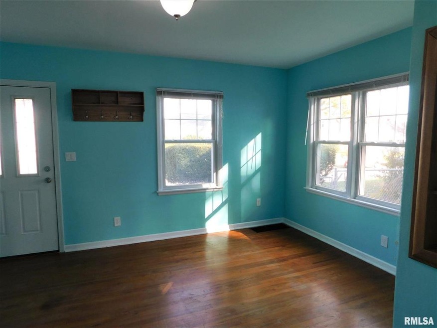 2139 Grove St, Davenport, IA 52804 - photo 1