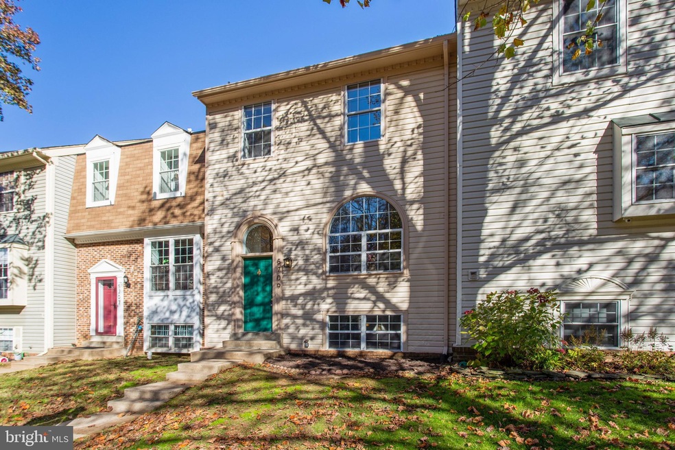 5709 Mason Bluff Dr, Burke, VA 22015 - photo 1