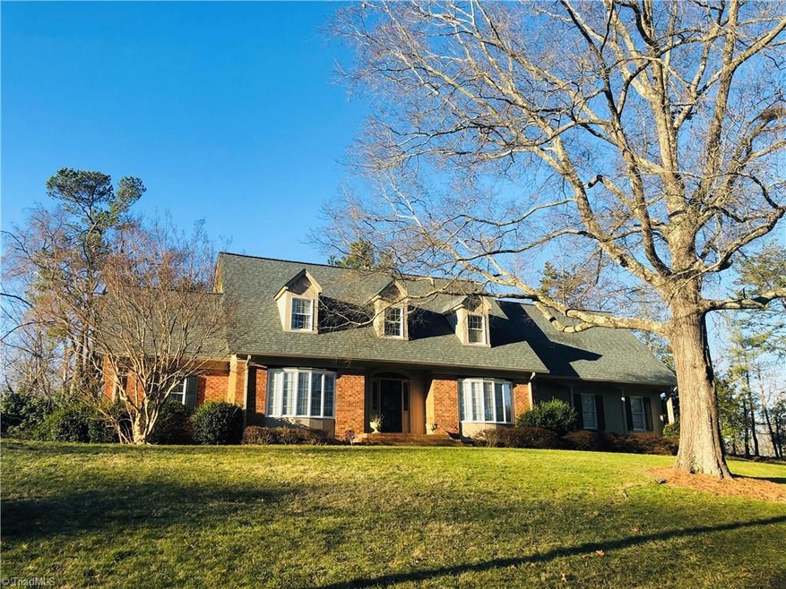 Custom ONE family home - Lots of LOVE