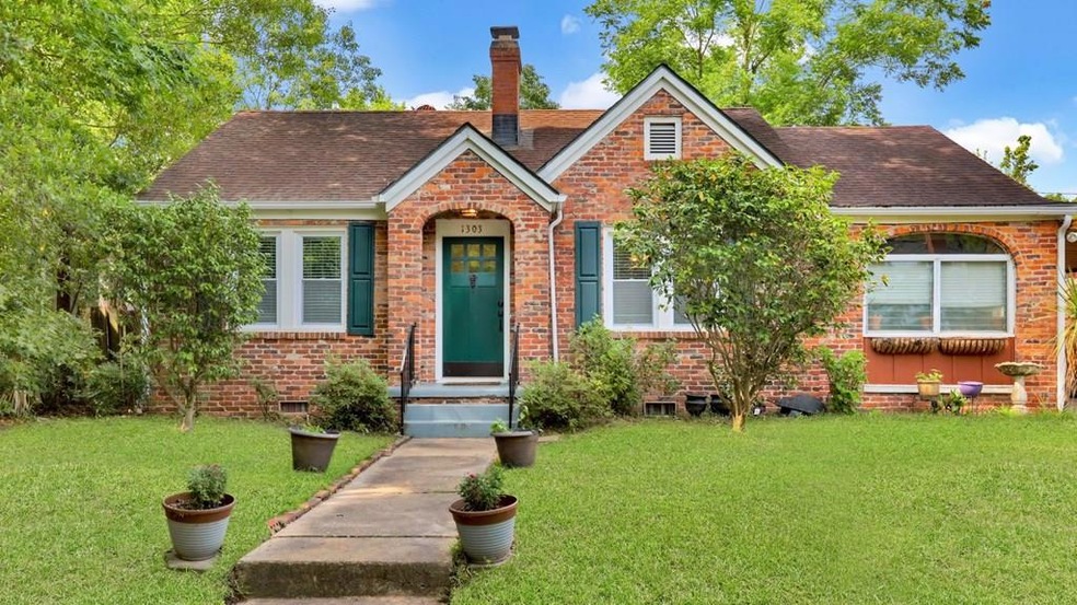 1303 E 52nd St, Savannah, GA 31404 - photo 1