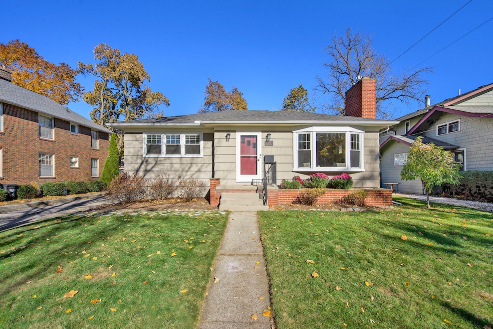 1215 Brooklyn Ave, Ann Arbor, MI 48104 - photo 1