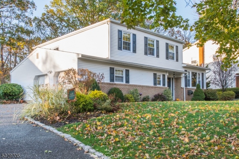 2 Pine Tree Place, Parsippany, NJ 07054 - photo 1