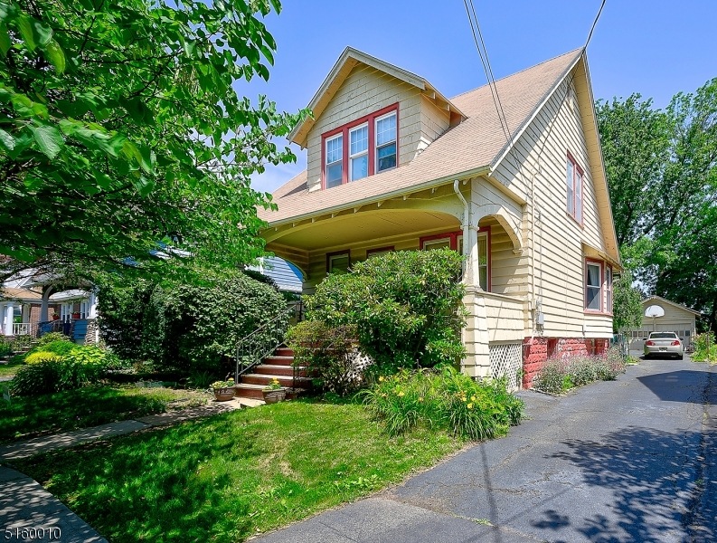 77 Hillcrest Rd, Maplewood, NJ 07040 - photo 1