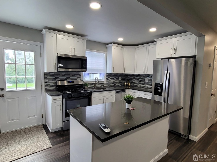 27 Spruce St, Carteret, NJ 07008 - photo 1