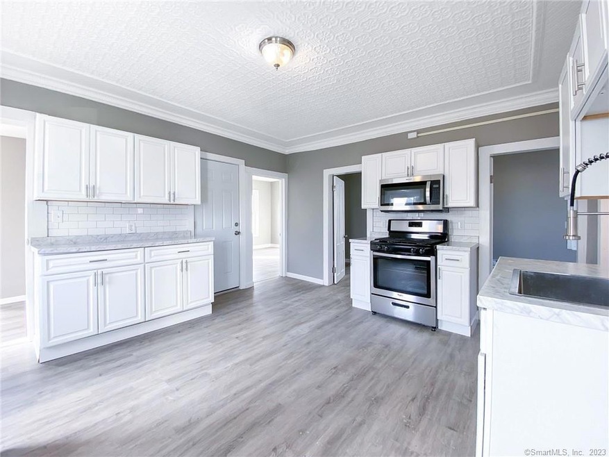 121 Springdale Ave unit 1st Floor, Meriden, CT 06451 - photo 1