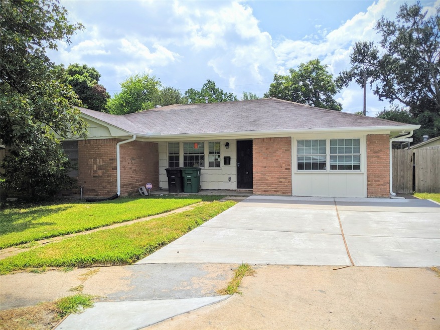 606 Bizerte St, Houston, TX 77022 - photo 1