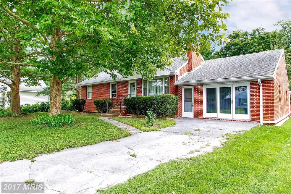 117 S Oller Ave, Waynesboro, PA 17268 - photo 1