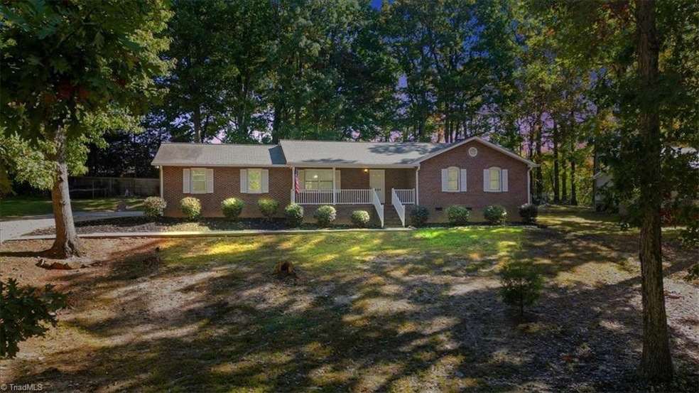 1437 Plantation Cir, Asheboro, NC 27205 - photo 1