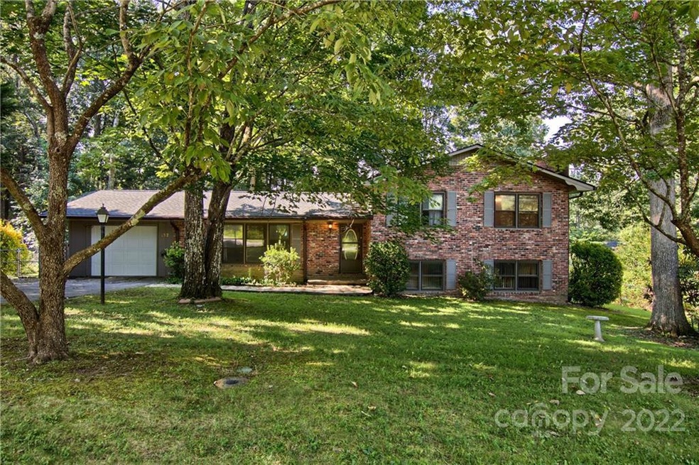 132 Atwood Dr, Hendersonville, NC 28792 - photo 1