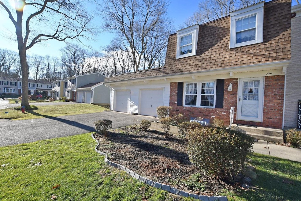 9 Wilson Commons, Yaphank, NY 11980 - photo 1