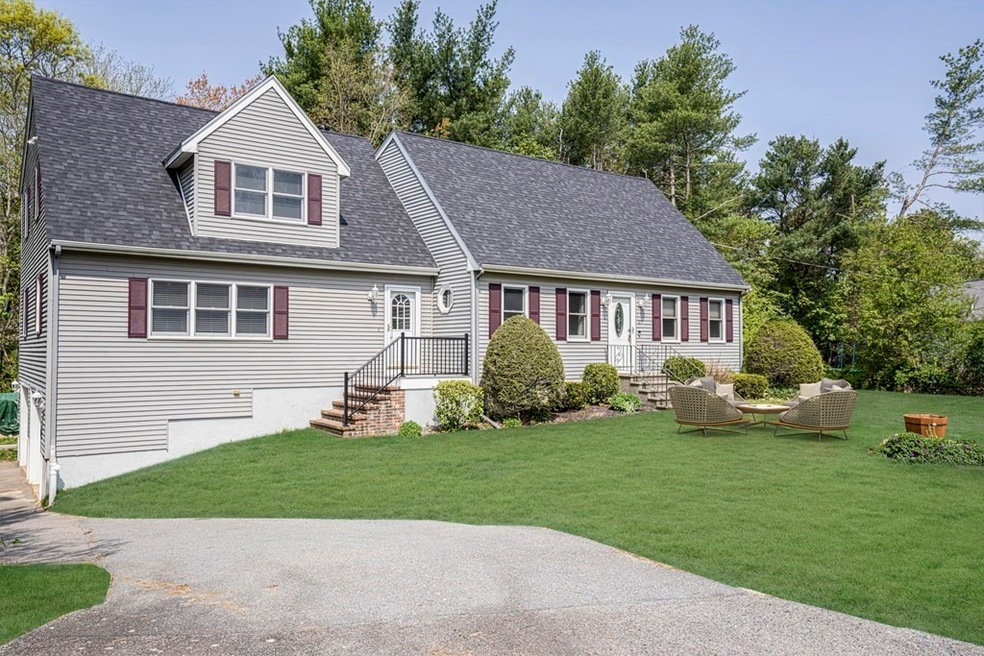 27 Cambridge St, East Taunton, MA 02718