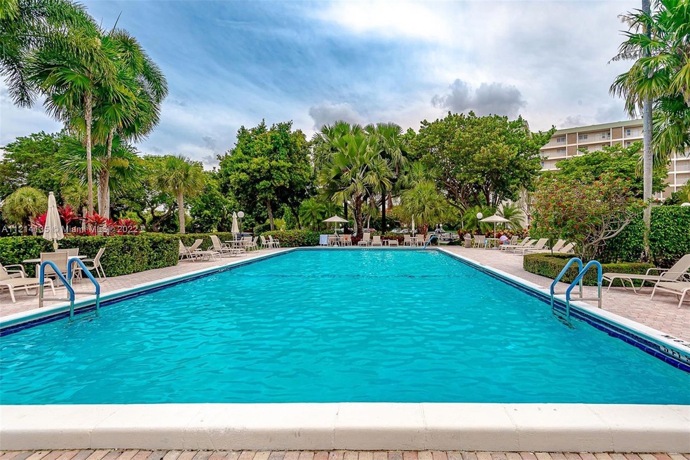 Palm-Aire unit 912, Pompano Beach, FL 33069 - photo 1