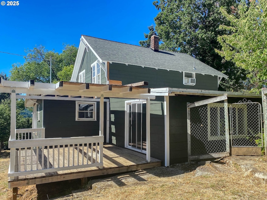 554 Cedar St, Sutherlin, OR 97479 - photo 1