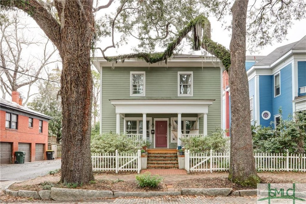 Charming frontage view with the house perfectly fr