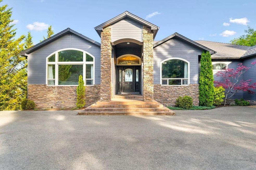 1921 NW Crown St, Grants Pass, OR 97526 - photo 1