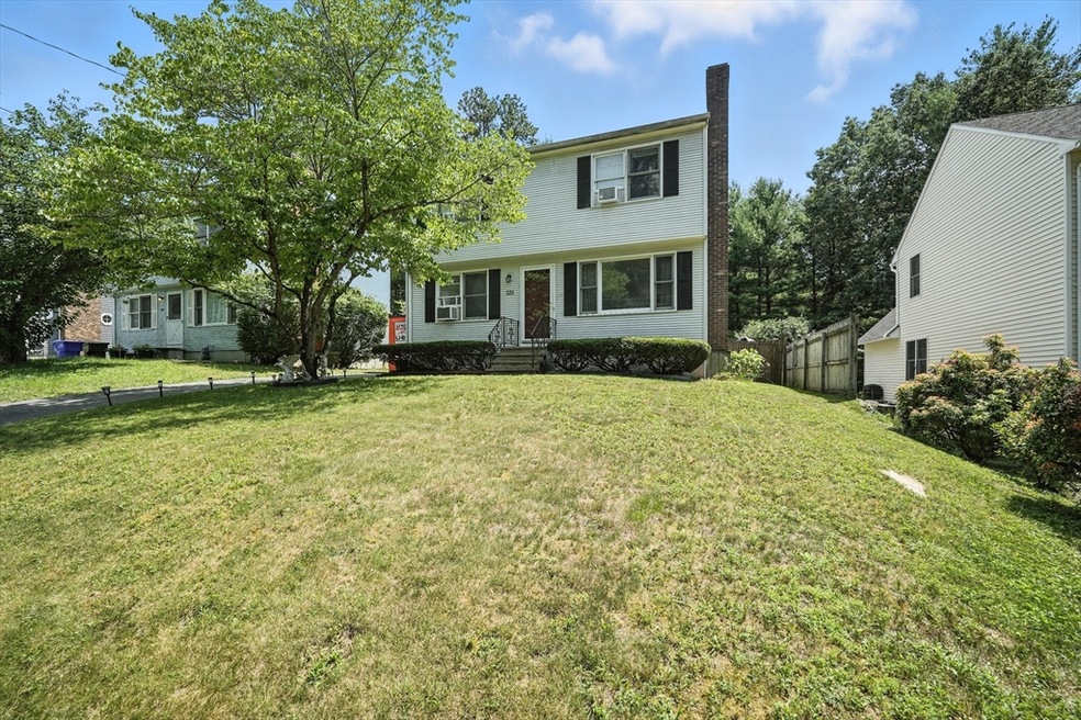 331 Parkerview St, Springfield, MA 01129 - photo 1