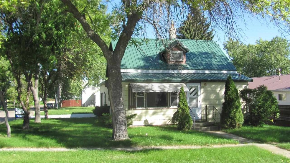 212 4th Ave E, Turtle Lake, ND 58575 - photo 1