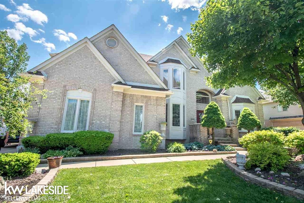 3803 Coachwood Ln, Rochester Hills, MI 48309 - photo 1