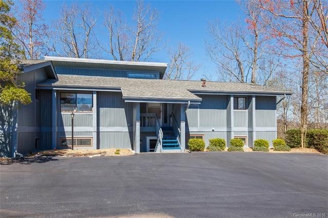 Move-in ready condo with long range mountain views