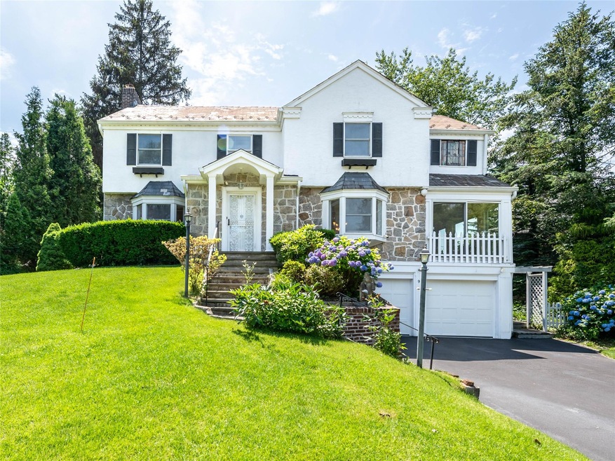 91 Pickwick Rd, Manhasset, NY 11030 - photo 1