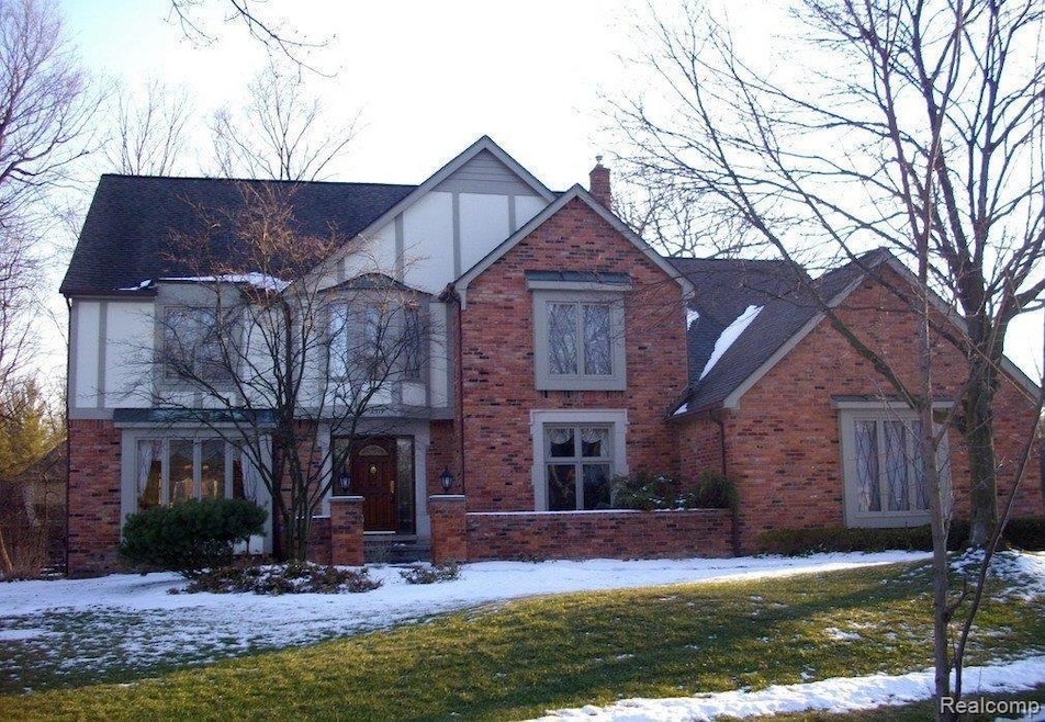 2319 Deer Path Ct, Troy, MI 48098 - photo 1