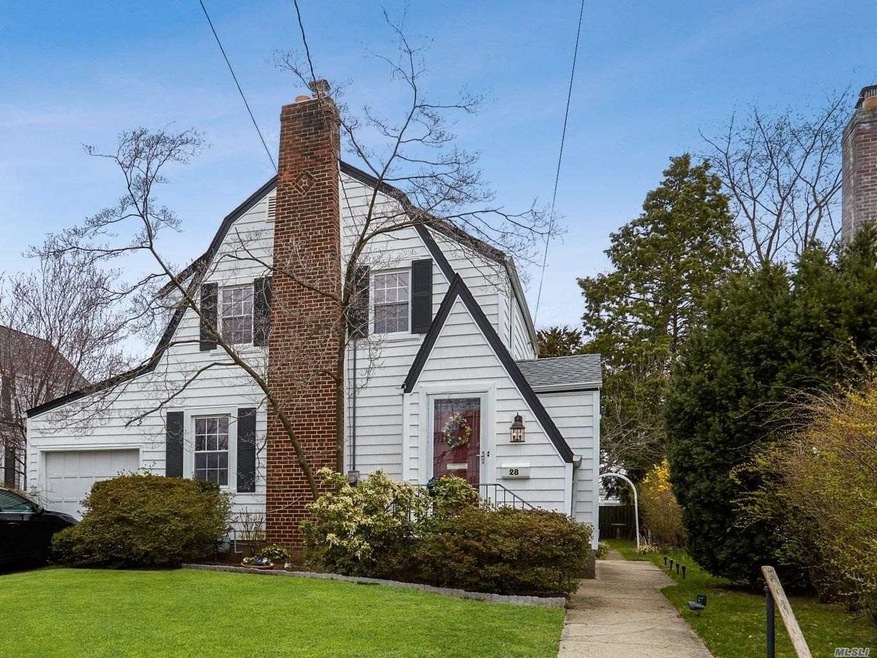 28 Dover Pkwy, Garden City, NY 11530 - photo 1