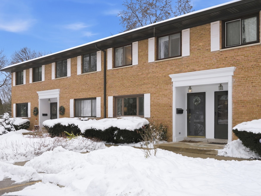300 Duane St unit 3, Glen Ellyn, IL 60137 - photo 1