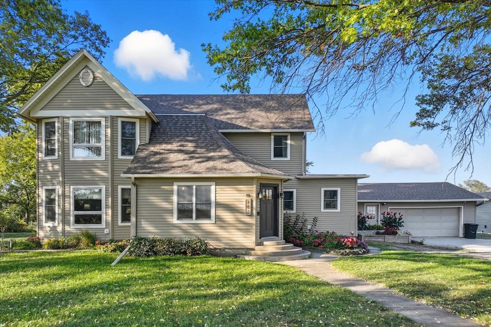 803 E Nishna Rd, Shenandoah, IA 51601 - photo 1