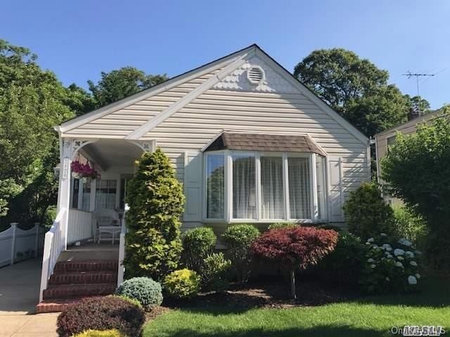 2929 Ewell Place, Wantagh, NY 11793 - photo 1