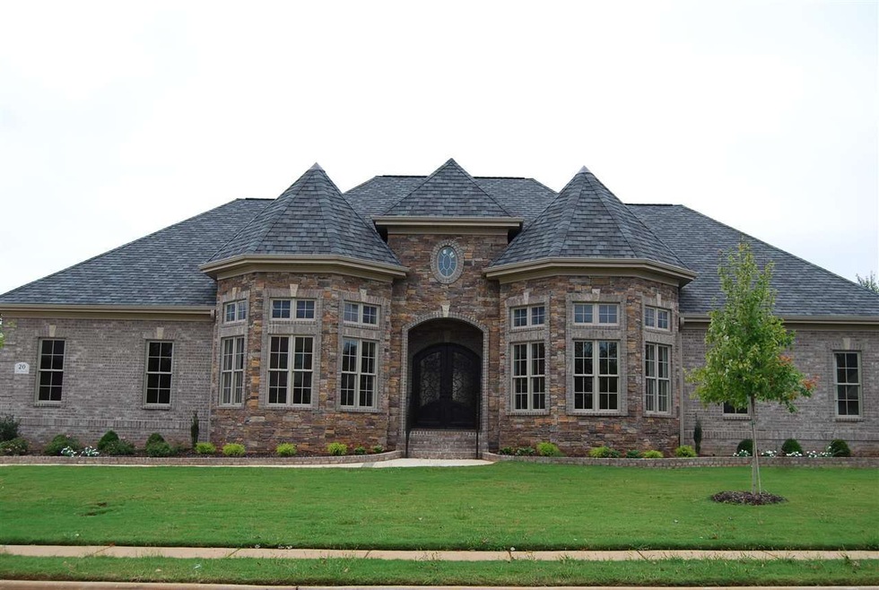 5400+sq ft on one level!  2 car attached and 2 car detached with 16ft ceilings and upstairs storage.