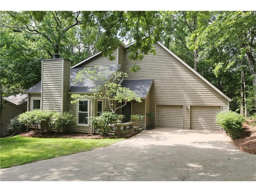 Wrap around driveway that can also be extra parkin